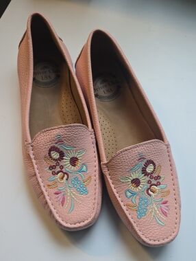 Driver Club USA Blush Pink Embroidered Leather Loafers